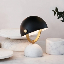 BeaconLightingBeacontafellampLowezwartmessingmarmerenvoet