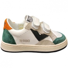 LageSneakers2B12play