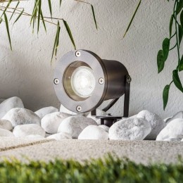 LindbyTessa-buitenspotmetgrijzegrondspies