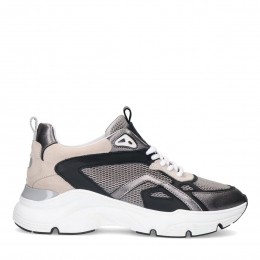 Zilverkleurigelerensneakersmetmeshdetails