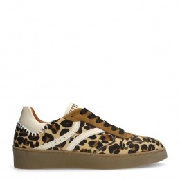 Beigeleopardsneakersmetponytail