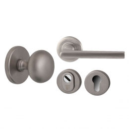 HardbrassVoordeursetIrisSara3-deligrechtswijzendSKG3metkerntrekbeveiliging-PVDInox