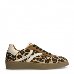 Beigeleopardsneakersmetponytail