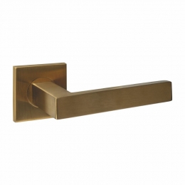 IntersteeldeurkrukQ05oprozetvierkantverdekt53x53x6mm-PVDmessingmat