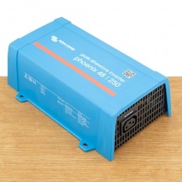 Phoenix48250Omvormer-IECcontactdoos