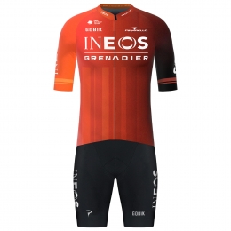INEOSGRENADIERSRace2024Setfietsshirtfietsbroekset2artikelenvoor