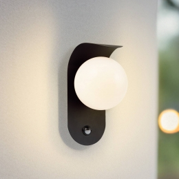 LindbyLEDbuitenwandlampLaciesensorzwartwitaluminium