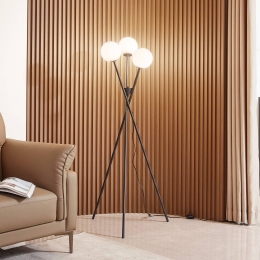 LucandevloerlampVisatazwartglas3-lampsdriepoot