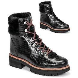 LaarzenClarksORIANNAHIKER