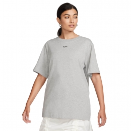NikeNswEssentialTee
