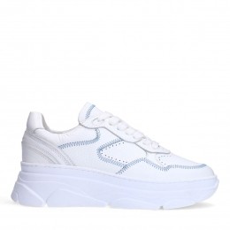 Wittelerensneakersmetdenimdetails