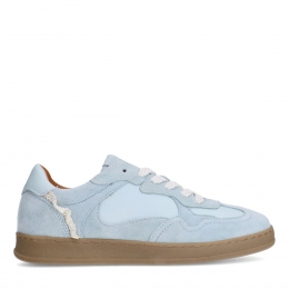 Lichtblauwesudesneakers