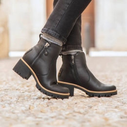 PanamaJackPaulineTravellingB2Enkellaarsjes