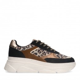 Zwartesudesneakersmetpanterprint