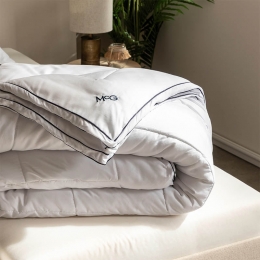 Sale-30DekbedMcGregorHotelDeluxe4Seizoenen-4SeizoenenZomerWinter-200x200CmTweepersoons-McGregor-Dekbed-Discounternl