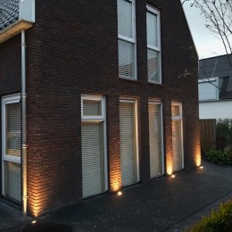 MaisydimbareLEDgrondspot-Rond-Zwart-2700Kwarmwit-5Watt-IP67straalwaterdicht-3jaargarantieGrondspotbuiten230V