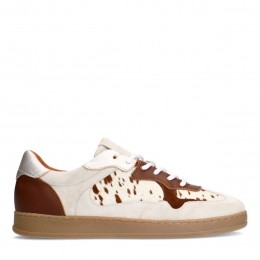 Beigesudesneakersmetcowdetails