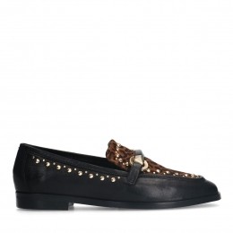 Zwartelerenloafersmetdetails