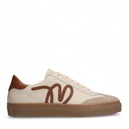 Beigelerensneakersmetsudedetails