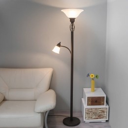 LucandevloerlampDunjawitroestmetaalleeslamp