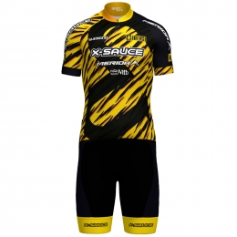 X-SAUCEFACTORYTEAM2025Setfietsshirtfietsbroekset2artikelenvoor