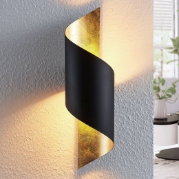 LindbywandlampVannizwartgoudmetaalhoogte57cm