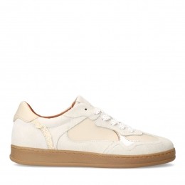 Beigelerensneakersmetsudedetails