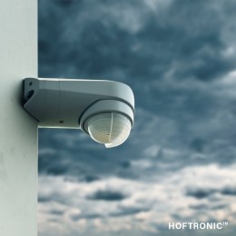 PIRbewegingssensormetschemerschakelaar240bereik10meterMaximaal600WattopbouwkleurwitIP65