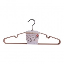 Setvan10kledinghangersMassaHouseNordic