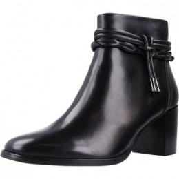 LaarzenRegardeLeCielJOAN022695