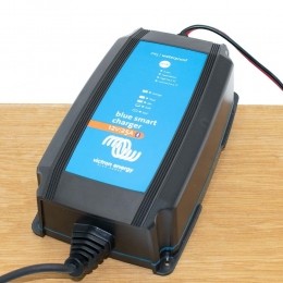 BlueSmartIP65Acculader1225