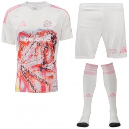 adidasMastersofMadnessRacingPannakoekVoetbaltenueWitOranjeRoze