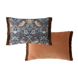 WilliamMorrisatHomeSierkussenStrawberryThiefBlue40x60cm