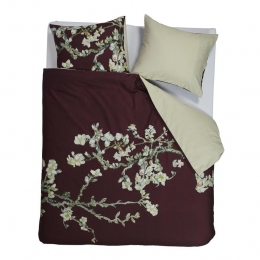 BeddinghousexVanGoghMuseumdekbedovertrekBlossomdarkred