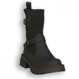 LaarzenLauraBiagiottiMATTEBLACK