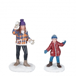 Snowballfightwomenandchild2piecesl35xw3xh7cmLuville-Luville