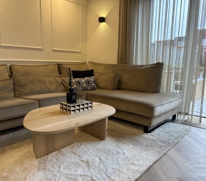 EikenhoutensalontafelKrynmetkiezelvormigblad