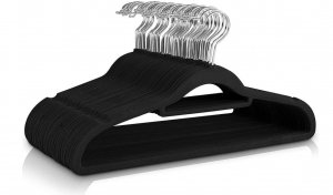 50XEMMSuedeKledinghangersMetBroeklat