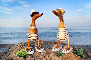 HardloopeendOnnomethoedenslippersinwitengrijsgestreeptebikinivan25cmhoog