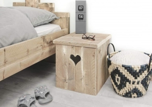 SteigerhoutennachtkastjeLodamethartje