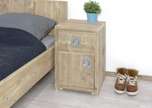 SteigerhoutennachtkastjeLandometdeurbeslag