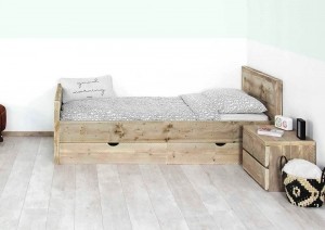 SteigerhoutenbedDestinmethoofdbordenvoeteneind