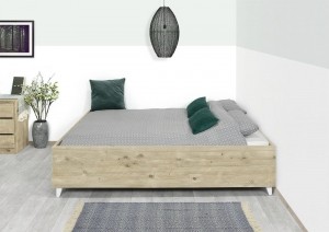 LandelijksteigerhoutenbedMernametwittepootjes