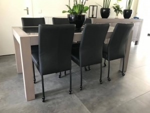 Setvan6lereneetkamerstoelen-metwieltjes-zwartleer-EchtleerModernontdekdeveleLeersoortenenKleurenbijShopX