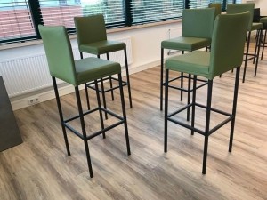 Setvan4lerenbarstoelen-groenleer-EchtleerModernontdekdeveleLeersoortenenKleurenbijShopX