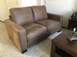 Leren2-zitsbankmethoutenpoten-bruinleer-EchtleerModernontdekdeveleLeersoortenenKleurenbijShopX