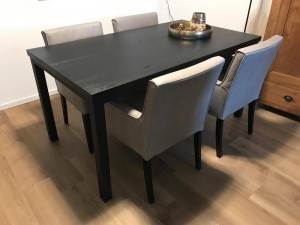 Setvan4lereneetkamerstoelen-metarmleuningenhoutenpoten-grijsleer-EchtleerLandelijkontdekdeveleLeersoortenenKleurenbijShopX