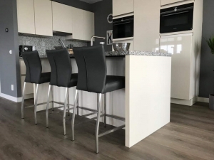 Setvan3lerenbarstoelen-grijsleer-EchtleerModernontdekdeveleLeersoortenenKleurenbijShopX