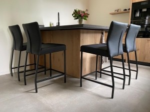 Setvan4lerenbarstoelen-zwartleer-EchtleerModernontdekdeveleLeersoortenenKleurenbijShopX