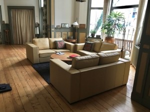 Setvan3lerenbankenmetFransestiknaadenhoutenpoten-geelleer-EchtleerLandelijkontdekdeveleLeersoortenenKleurenbijShopX